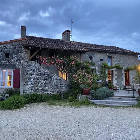 Domaine Dauget Сasa de vacaciones *